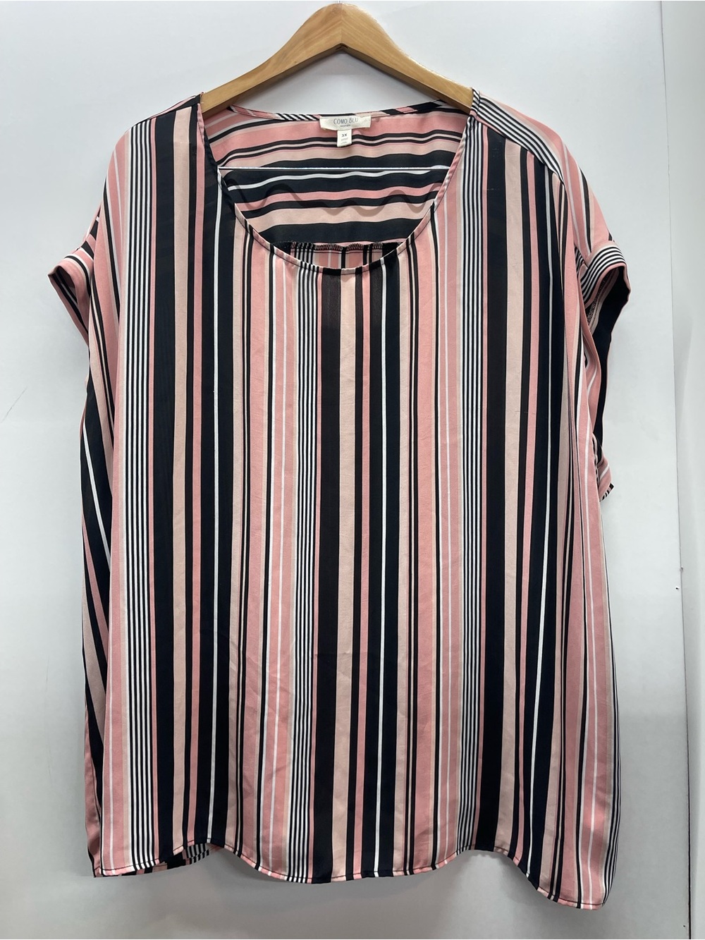 Como Blu pink, black, and white striped short sleeve blouseโ